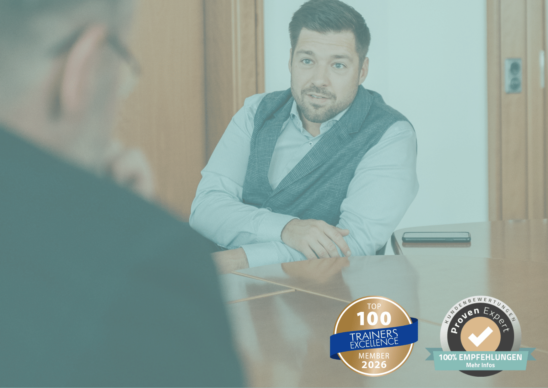 Business Mentoring für Selbstständige: Bastian Breitenborn berät einen Unternehmer im persönlichen Strategiegespräch.